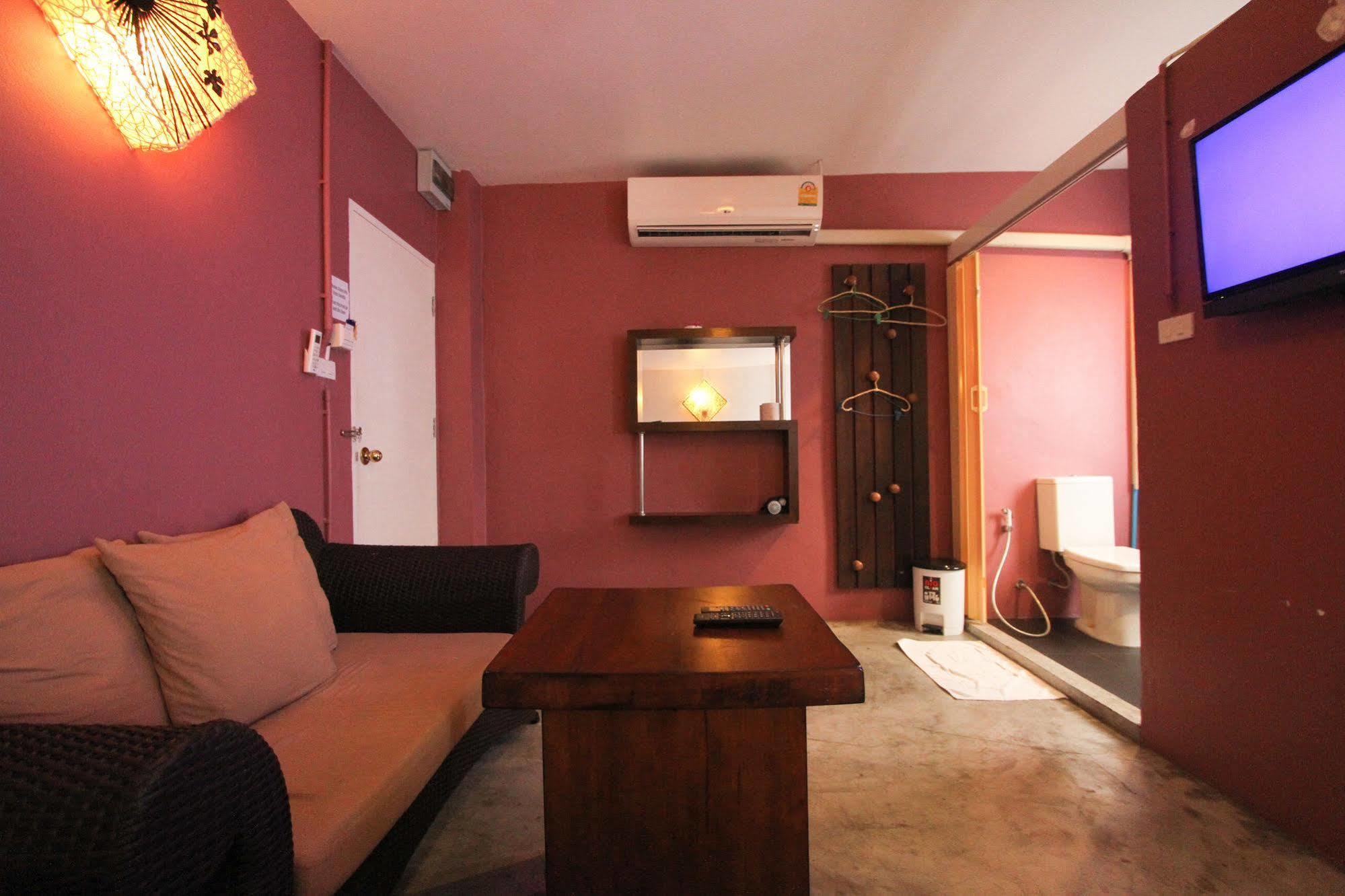 At Smile Oasis Houses Bangkok Bagian luar foto