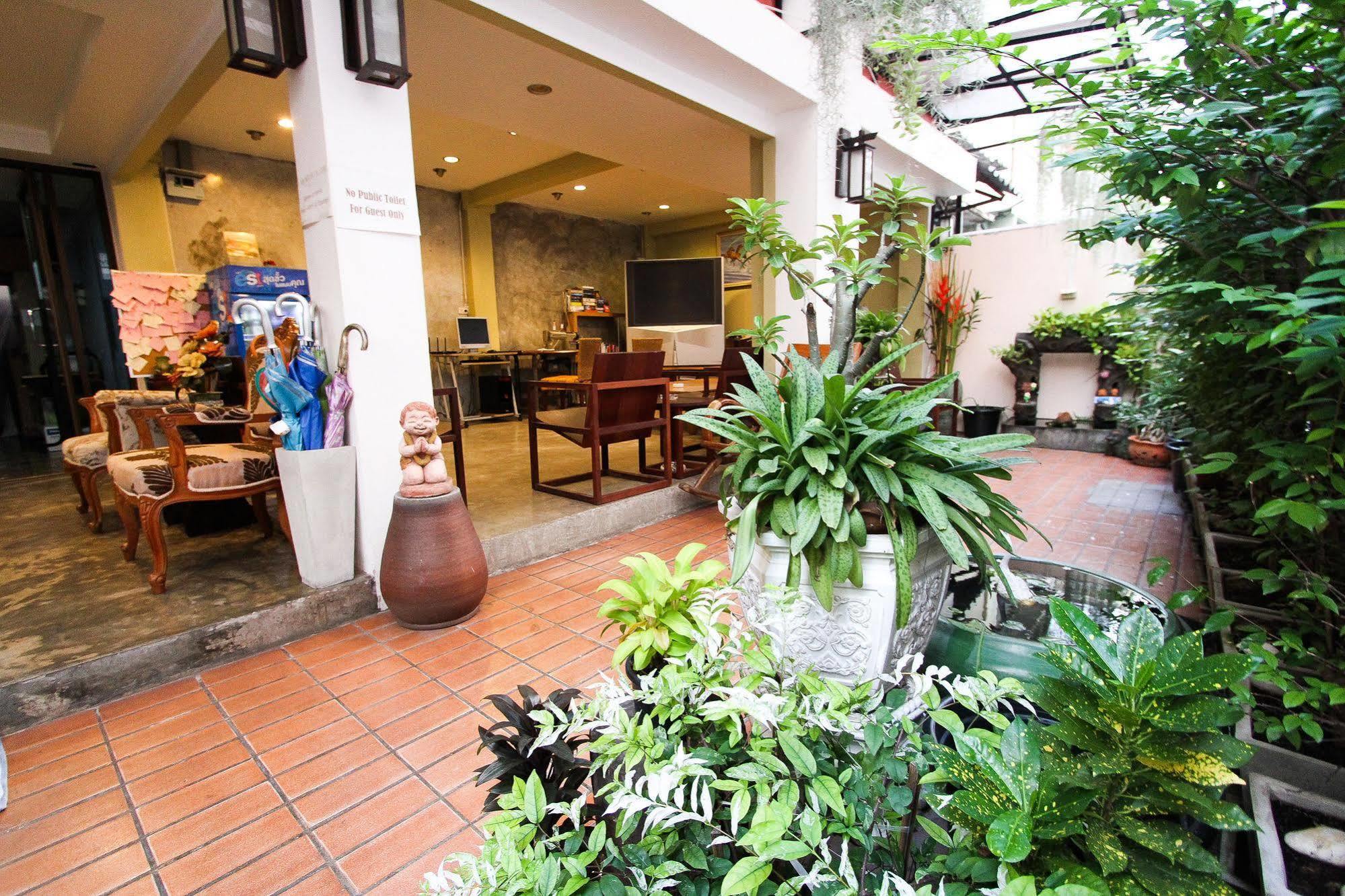 At Smile Oasis Houses Bangkok Bagian luar foto