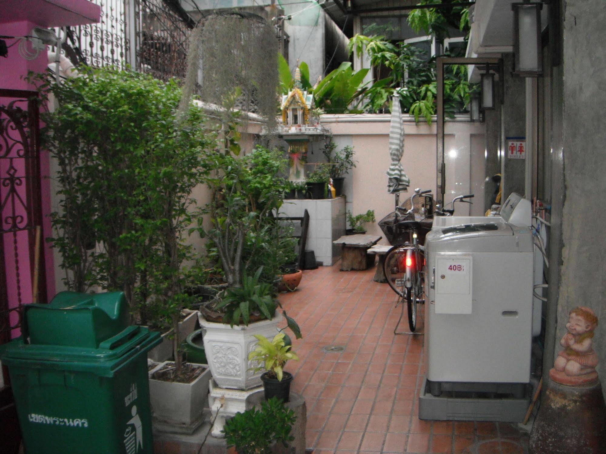 At Smile Oasis Houses Bangkok Bagian luar foto