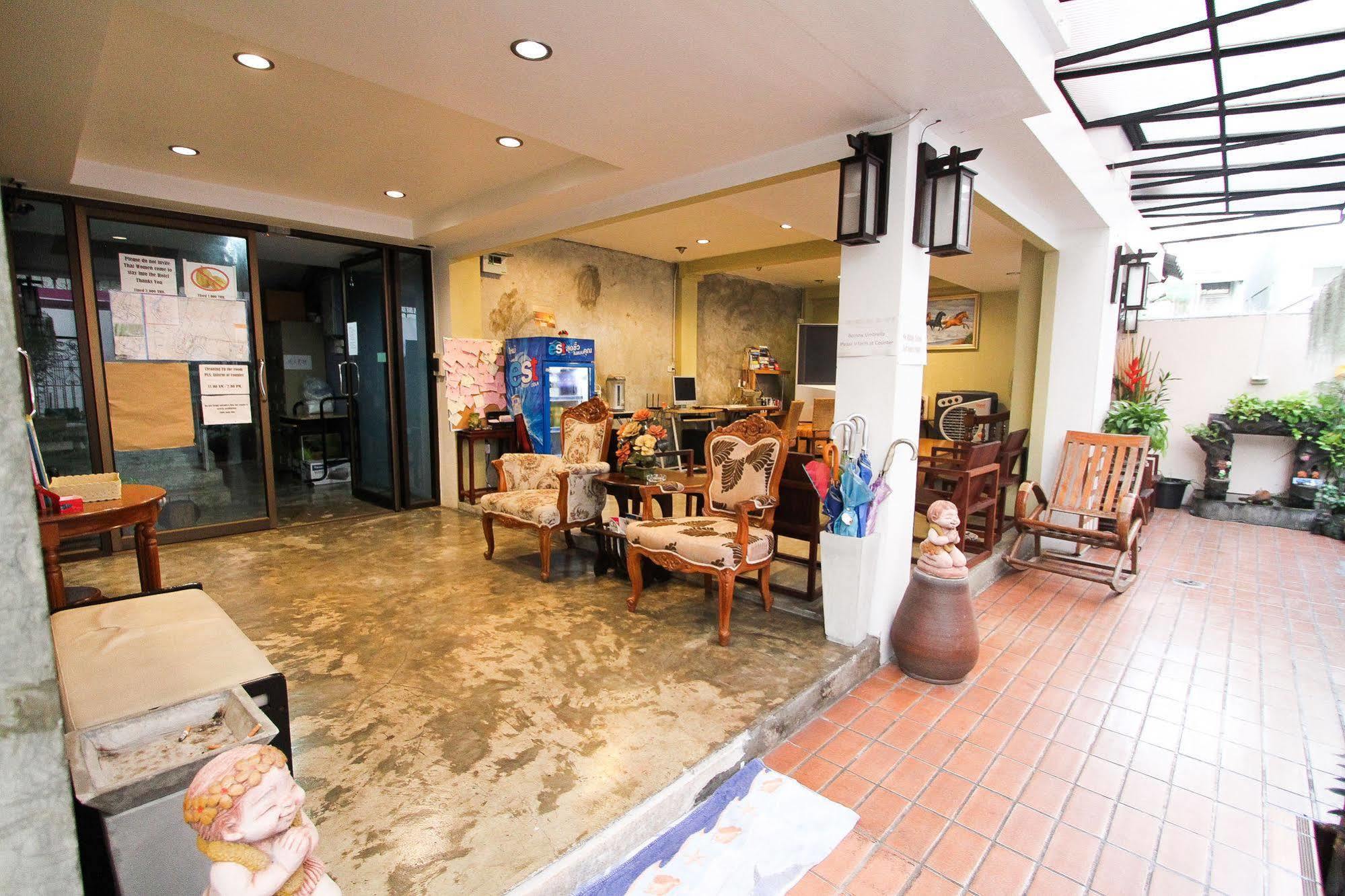 At Smile Oasis Houses Bangkok Bagian luar foto