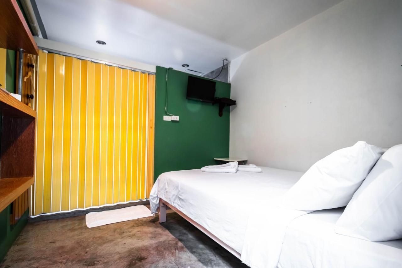 At Smile Oasis Houses Bangkok Bagian luar foto